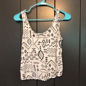 Patterned tank